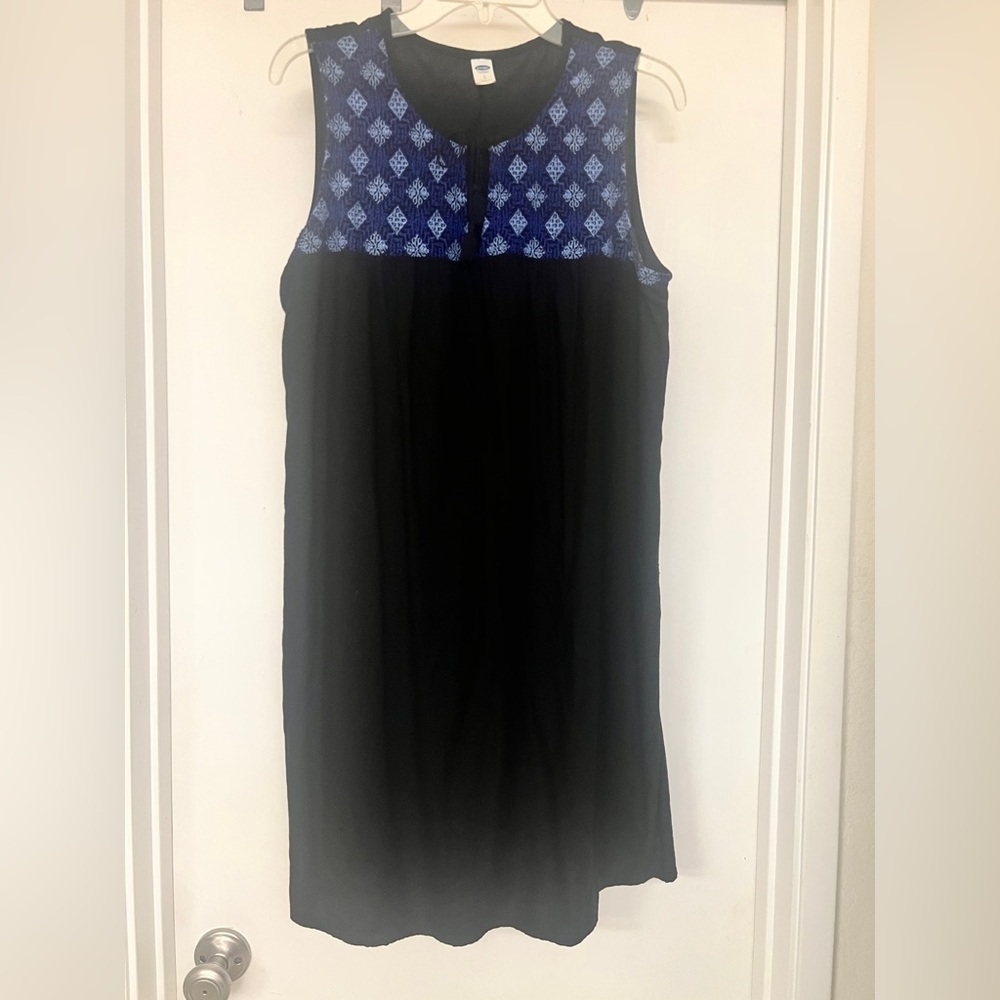 Old Navy embroidered black/blue sleeveless dress. Size L